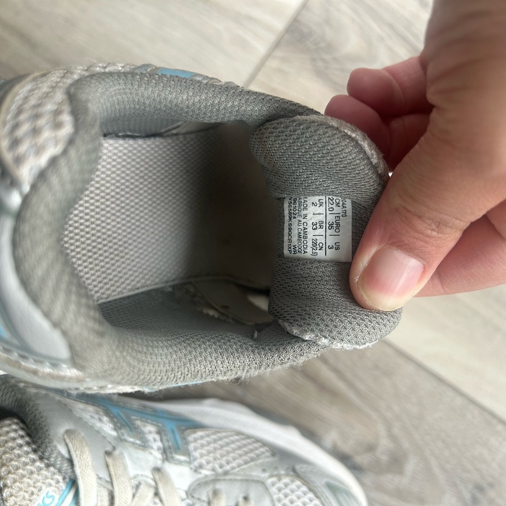 Asics Boys Sneakers in Gray and Light Blue - Picture 10 of 16